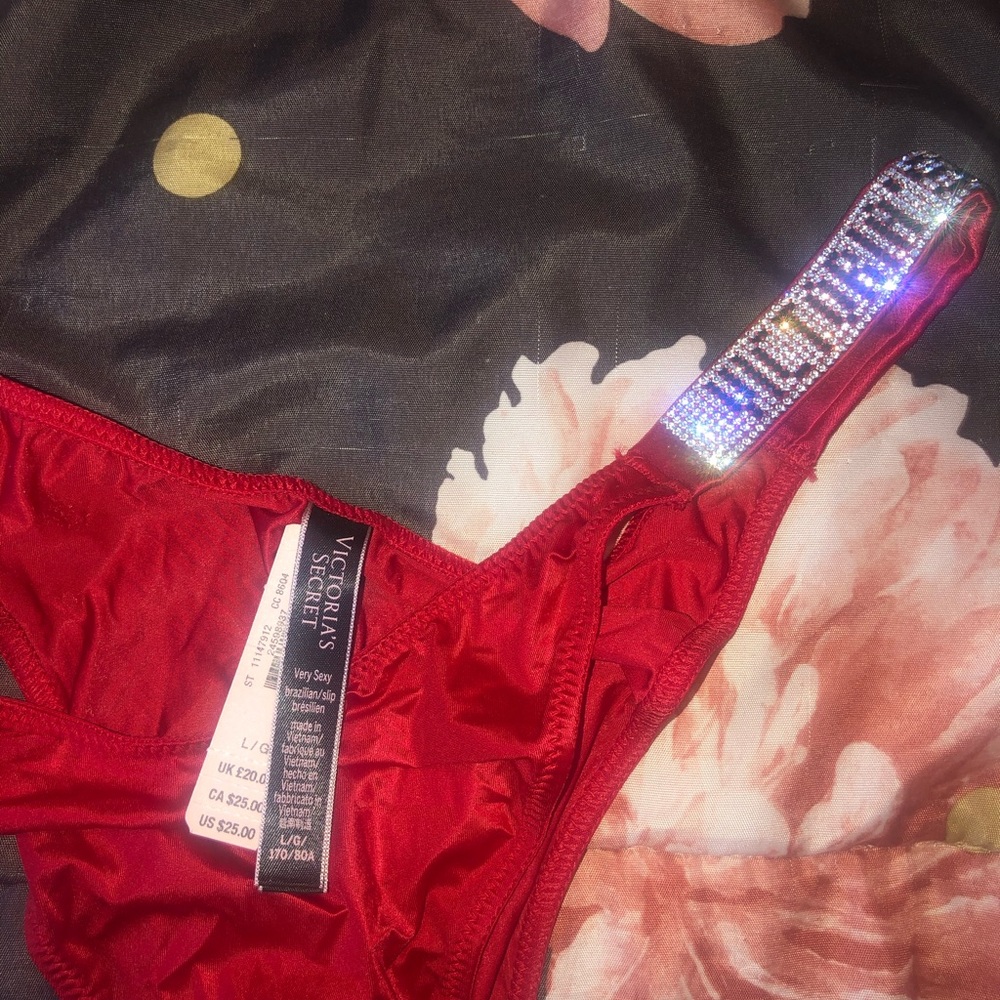 Red VS Brazilian panty - Picture 3 of 5